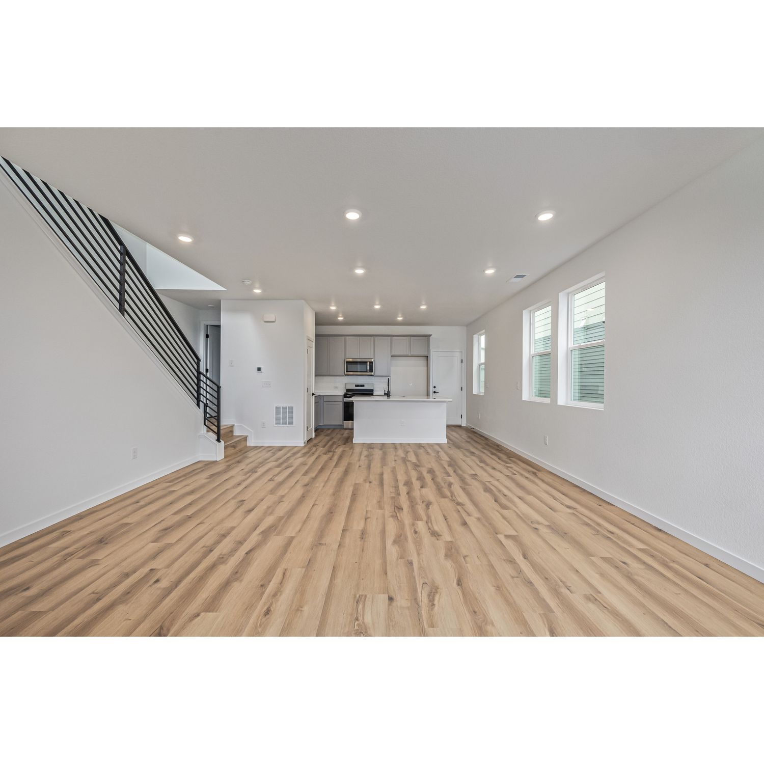 20530 E. 58th Ave (Silverton) - floorplan image