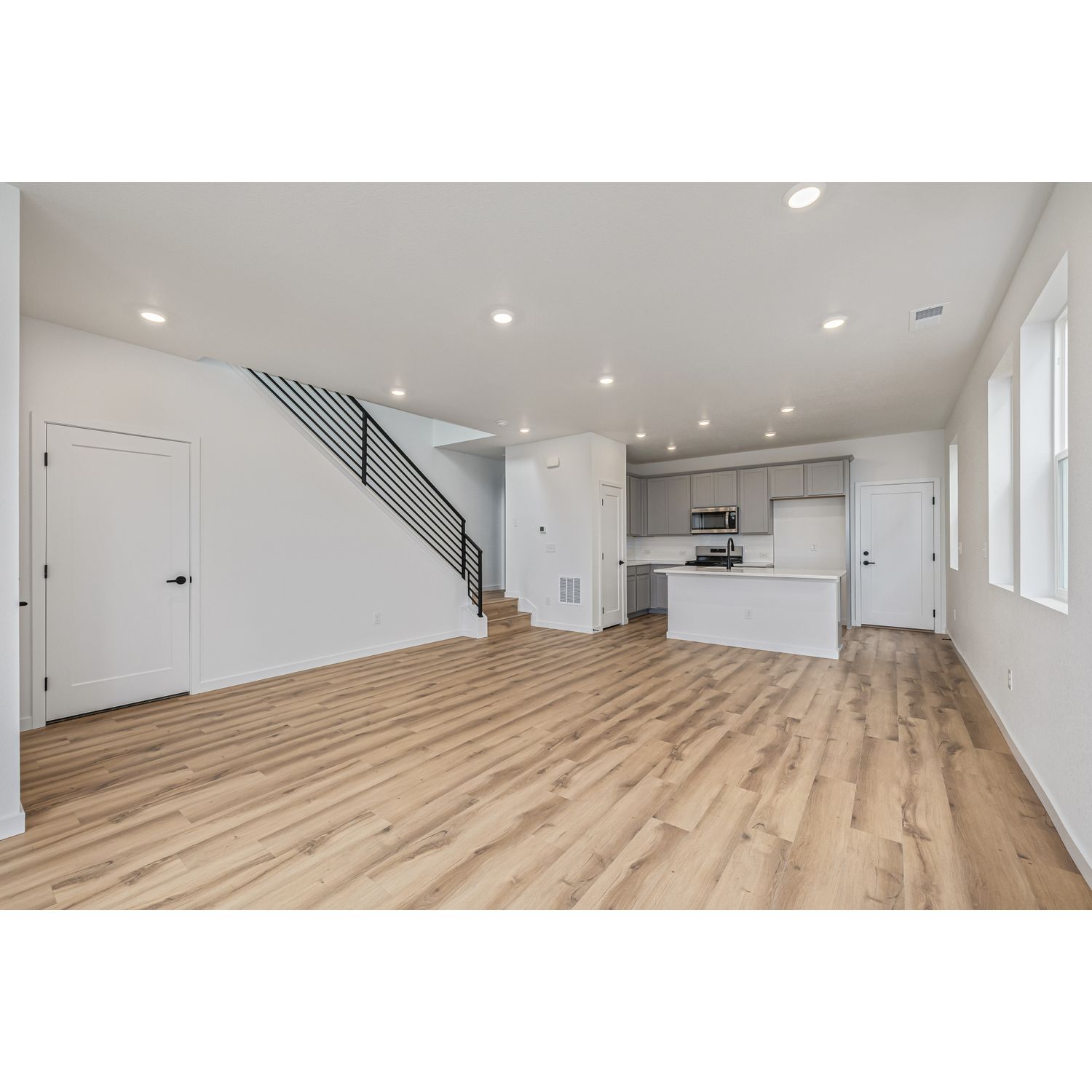 20530 E. 58th Ave (Silverton) - floorplan image