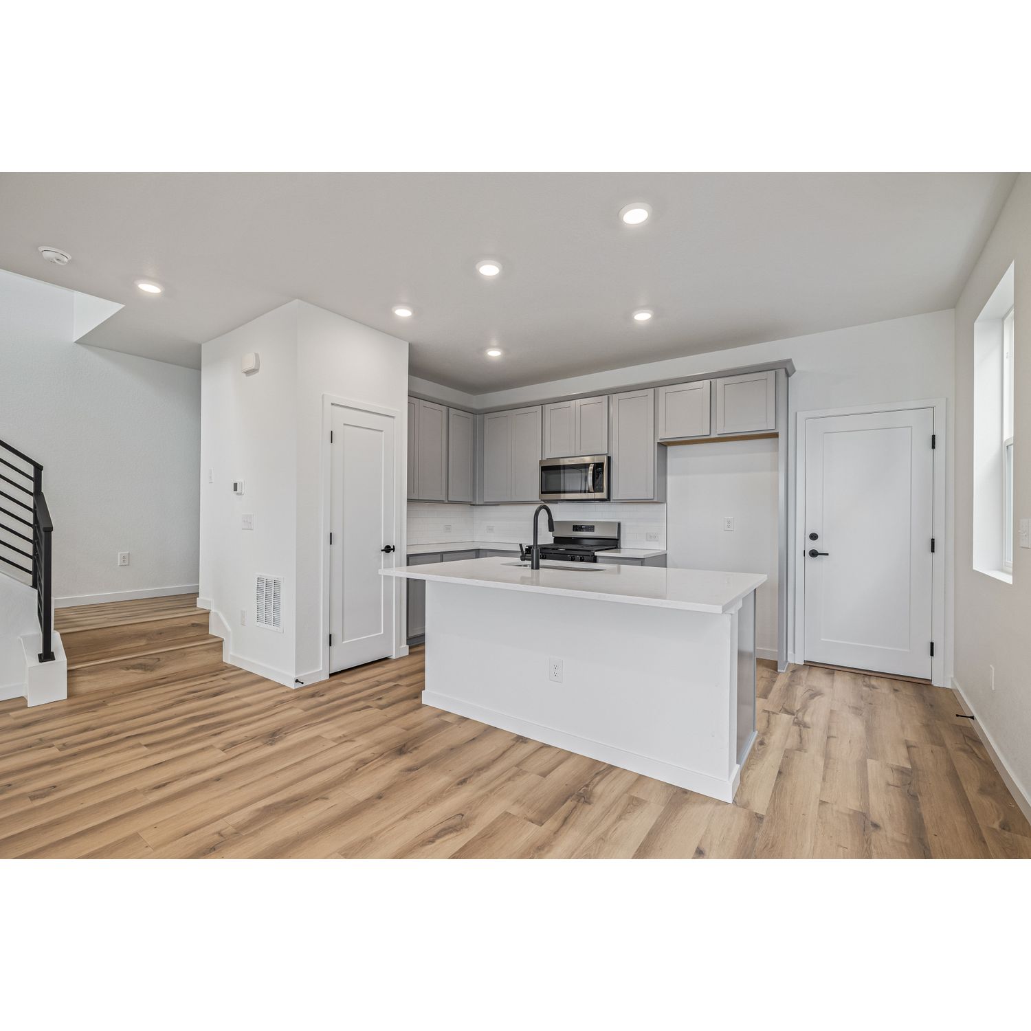 20530 E. 58th Ave (Silverton) - floorplan image