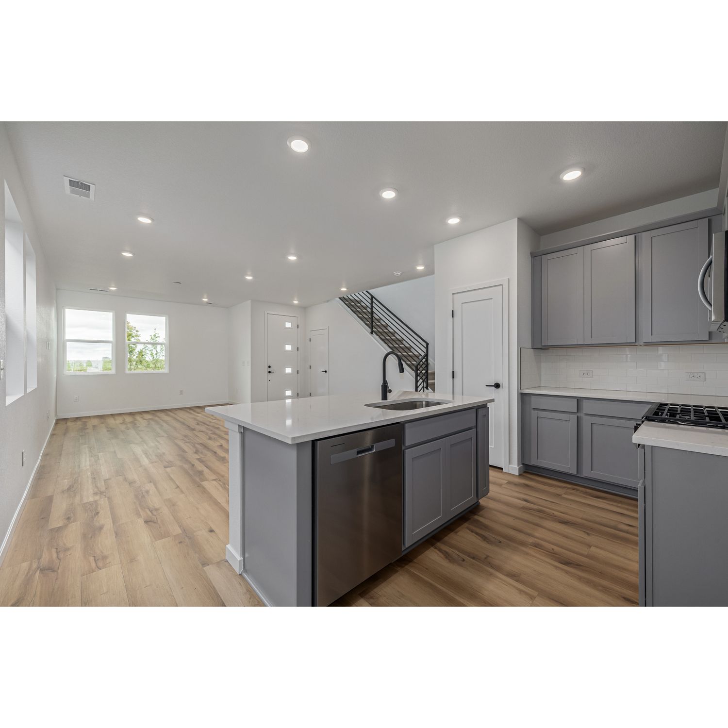 20530 E. 58th Ave (Silverton) - floorplan image