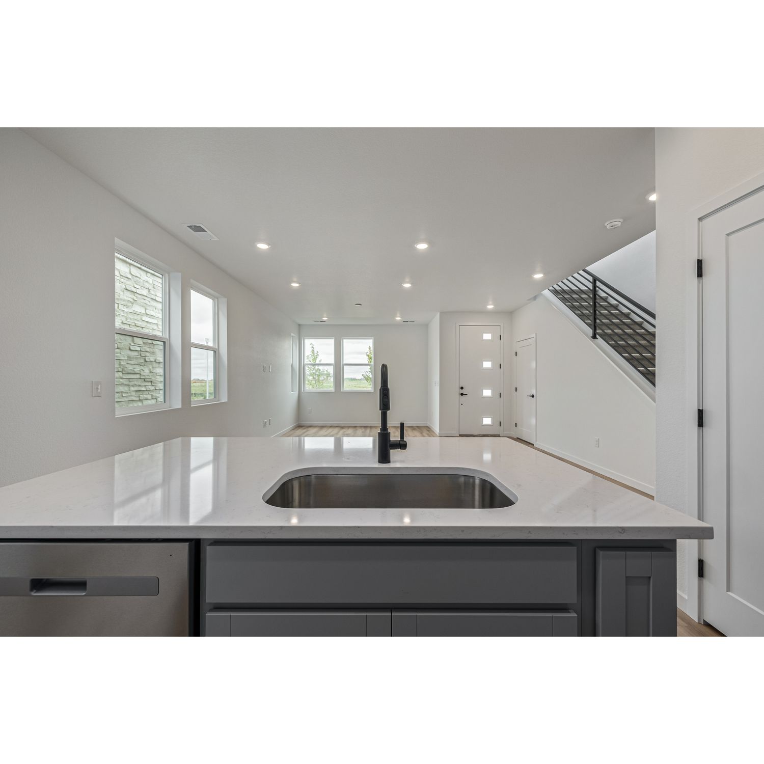 20530 E. 58th Ave (Silverton) - floorplan image